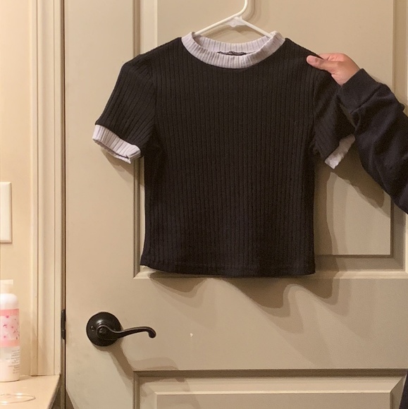 Tops - black & white crop top